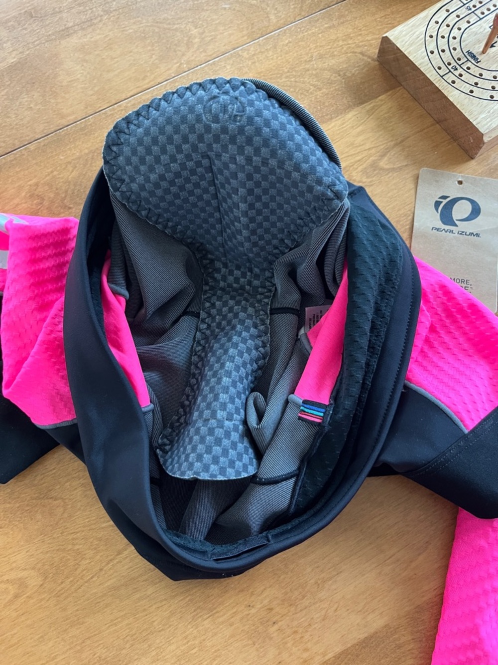 Pearl Izumi Black & Hot Pink Performance Tri Top (S) and Shorts(M) - Picture 6 of 9